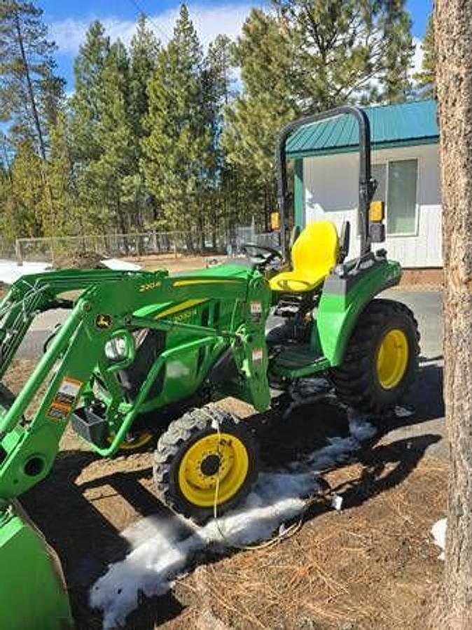 Used 2022 JOHN DEERE 220R