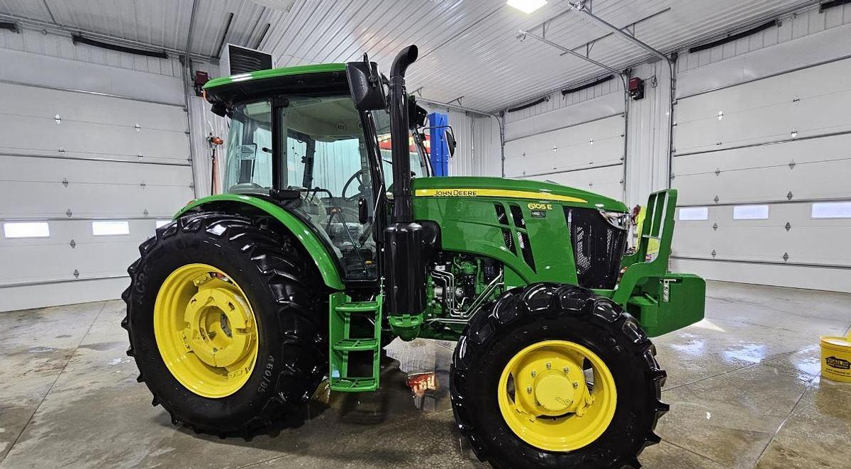 Used 2022 John Deere 6105E
