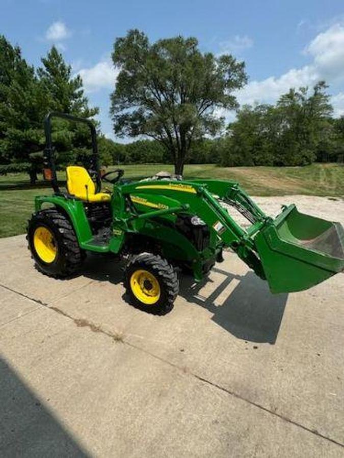 Used 2005 JOHN DEERE 3320