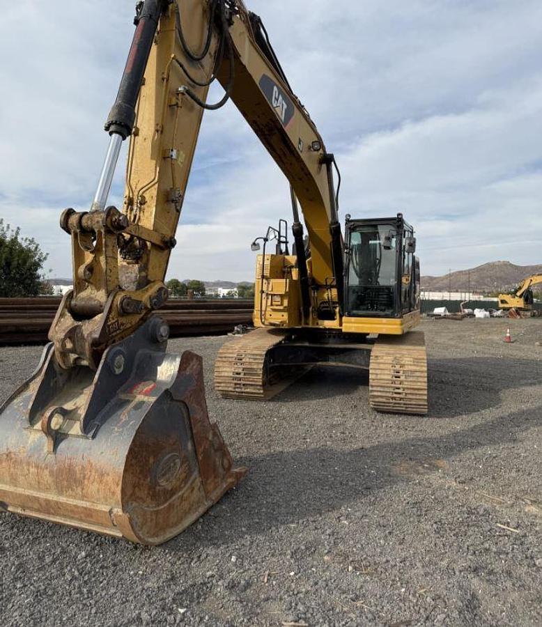 Used 2017 CATERPILLAR 335F LCR