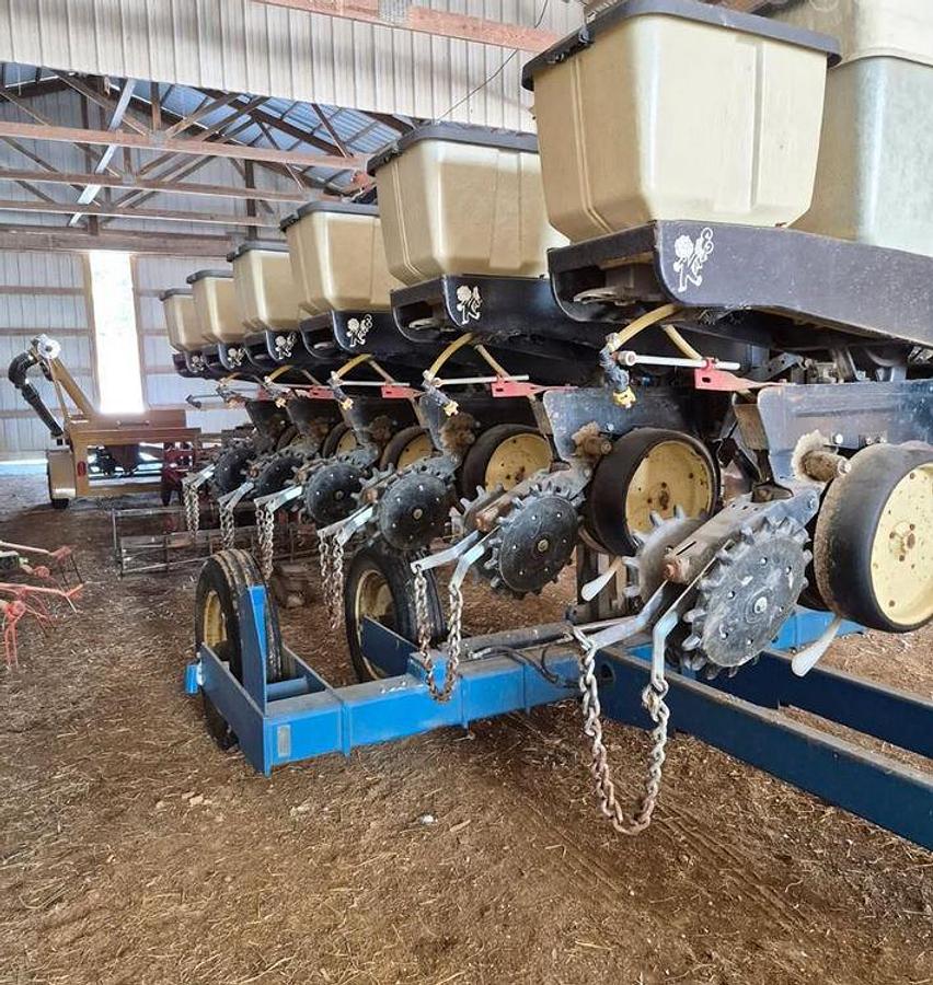 Used 1998 KINZE 2500