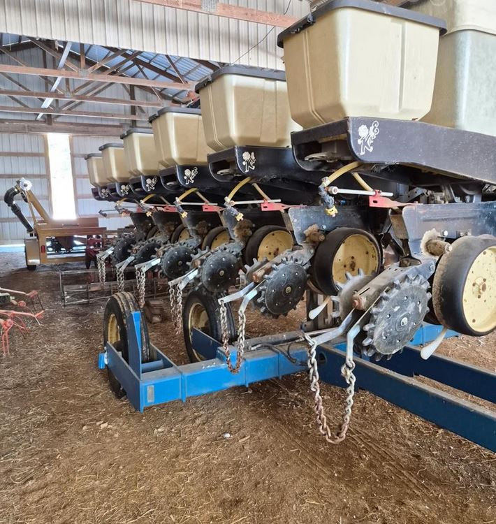 Used 1998 KINZE 2500