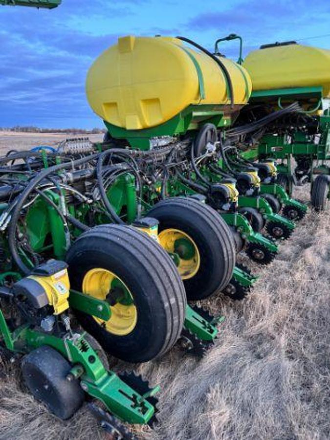 Used 2010 JOHN DEERE 1770NT