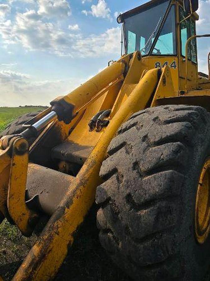 Used 1980 JOHN DEERE 844