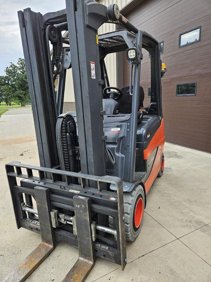 Used 2009 Linde E30 Electric Forklift