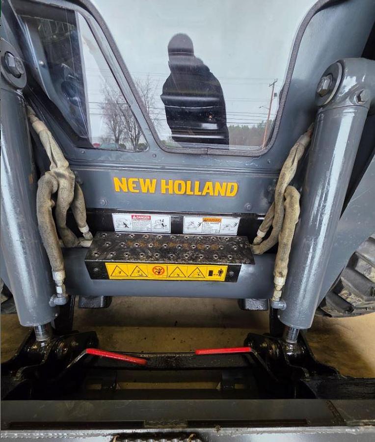 Used 2011 New Holland L225