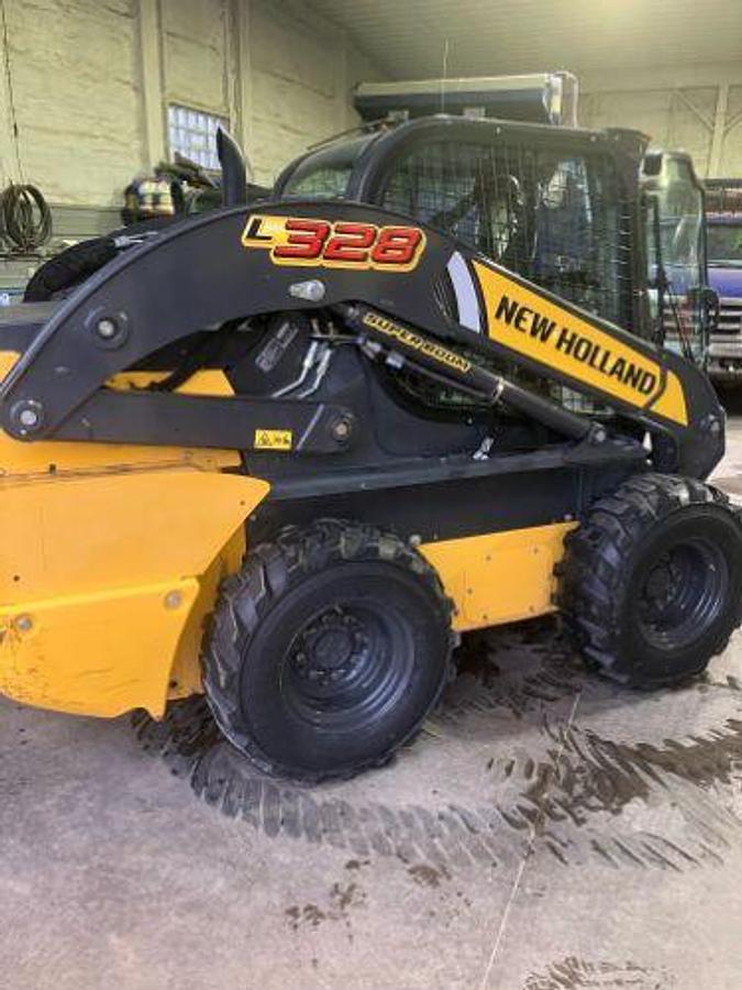Used 2022 New Holland L328