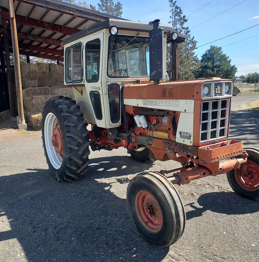 Used 1975 International Farmall 666