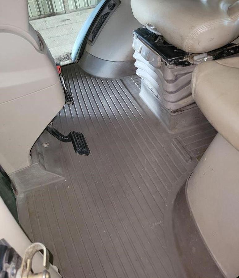 Used 2013 JOHN DEERE 8335R Tractor