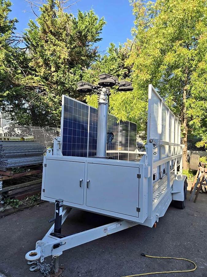 Used 2015 Us Tower Corp Hybrid Solar Light Tower