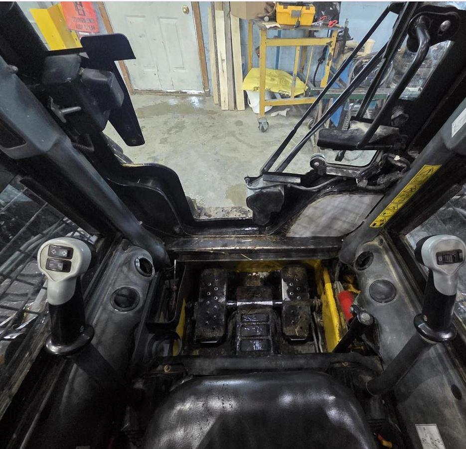 Used 2011 New Holland L220