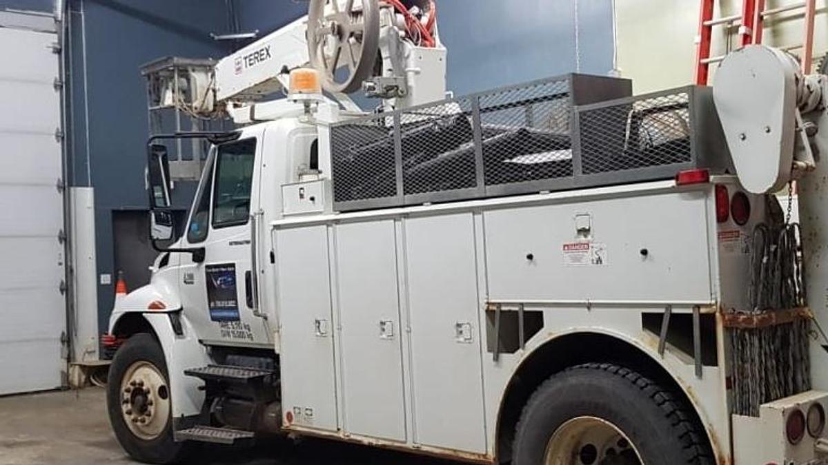 Used 2005 International DuraStar 4300 Terex High Ranger Cable Placer