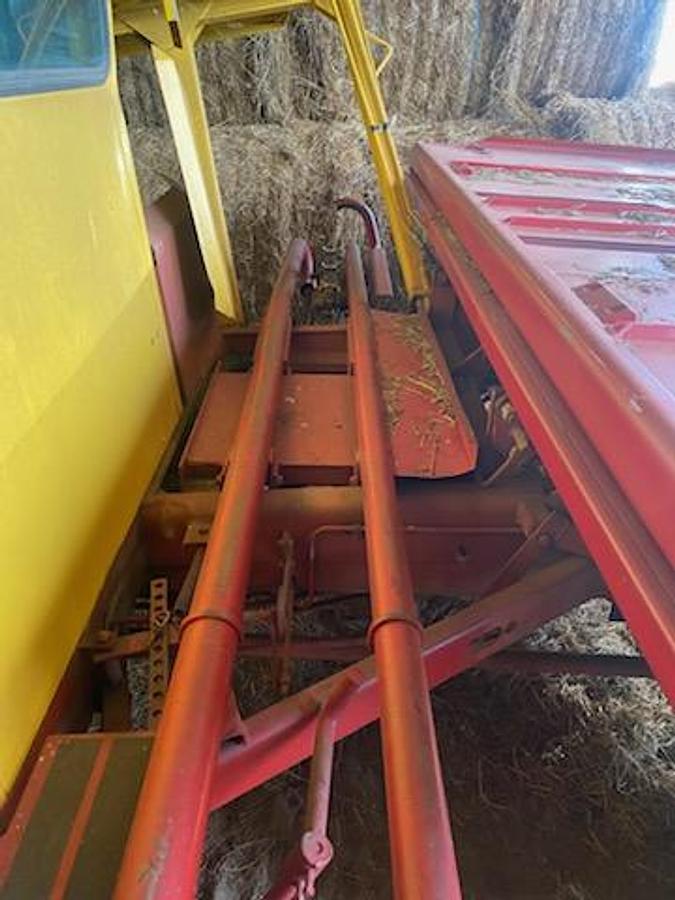 Used 1997 New Holland 1089 Bale Wagon
