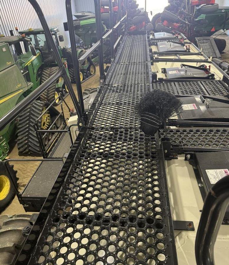 Used 2018 Bourgault 3820-60 & 2021 9950 Cart