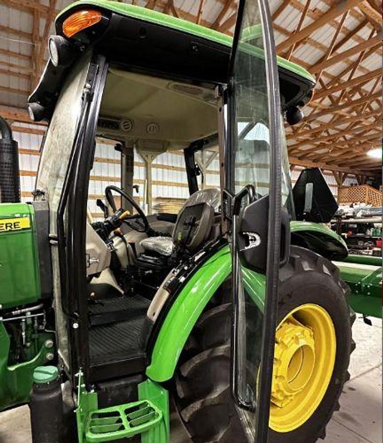 Used 2022 JOHN DEERE 5055E