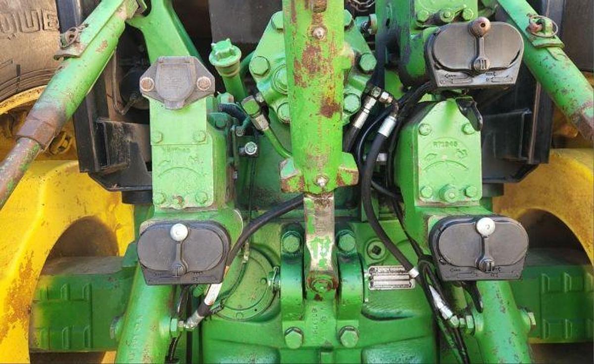 Used 1985 JOHN DEERE 4850