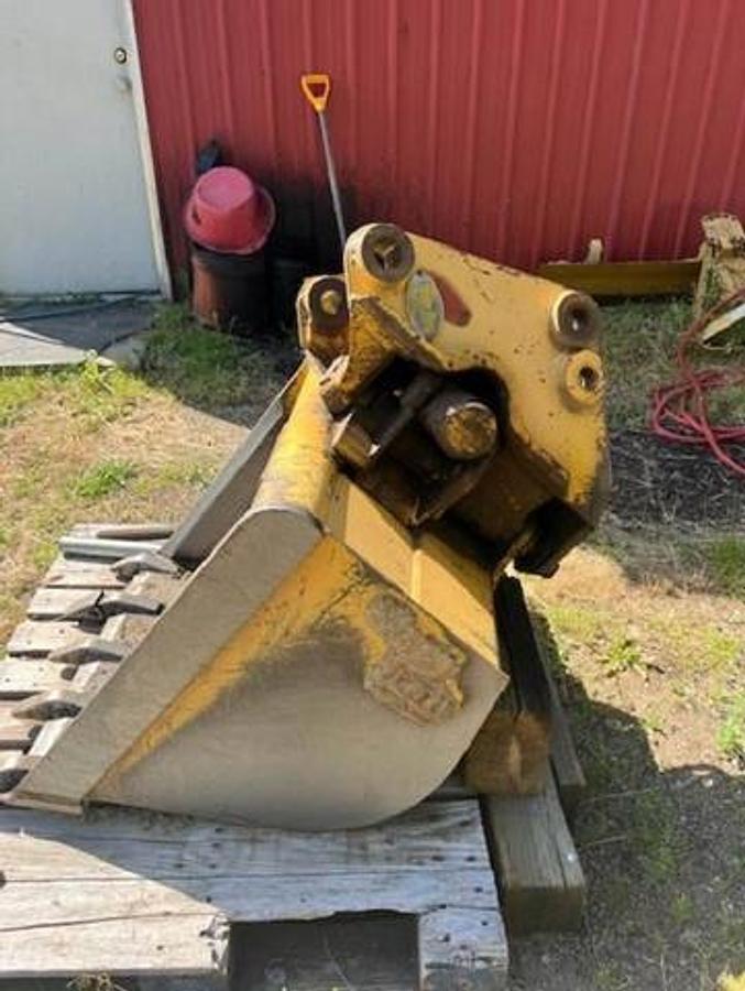 Used 1992 Wain Roy Quick Change 30-Inch Backhoe Bucket