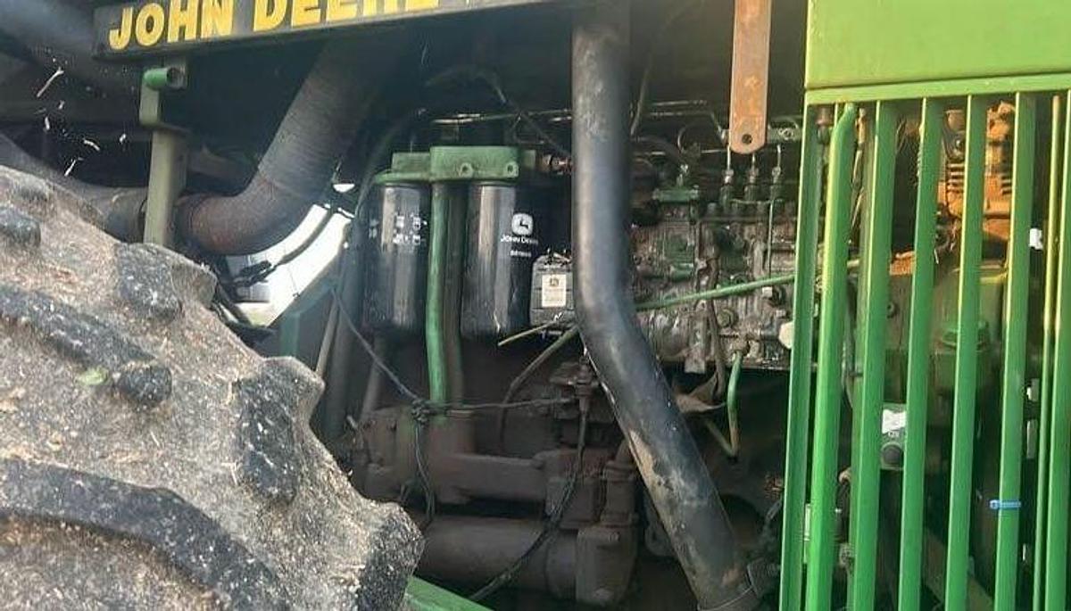 Used 1990 JOHN DEERE 8760 Tractor