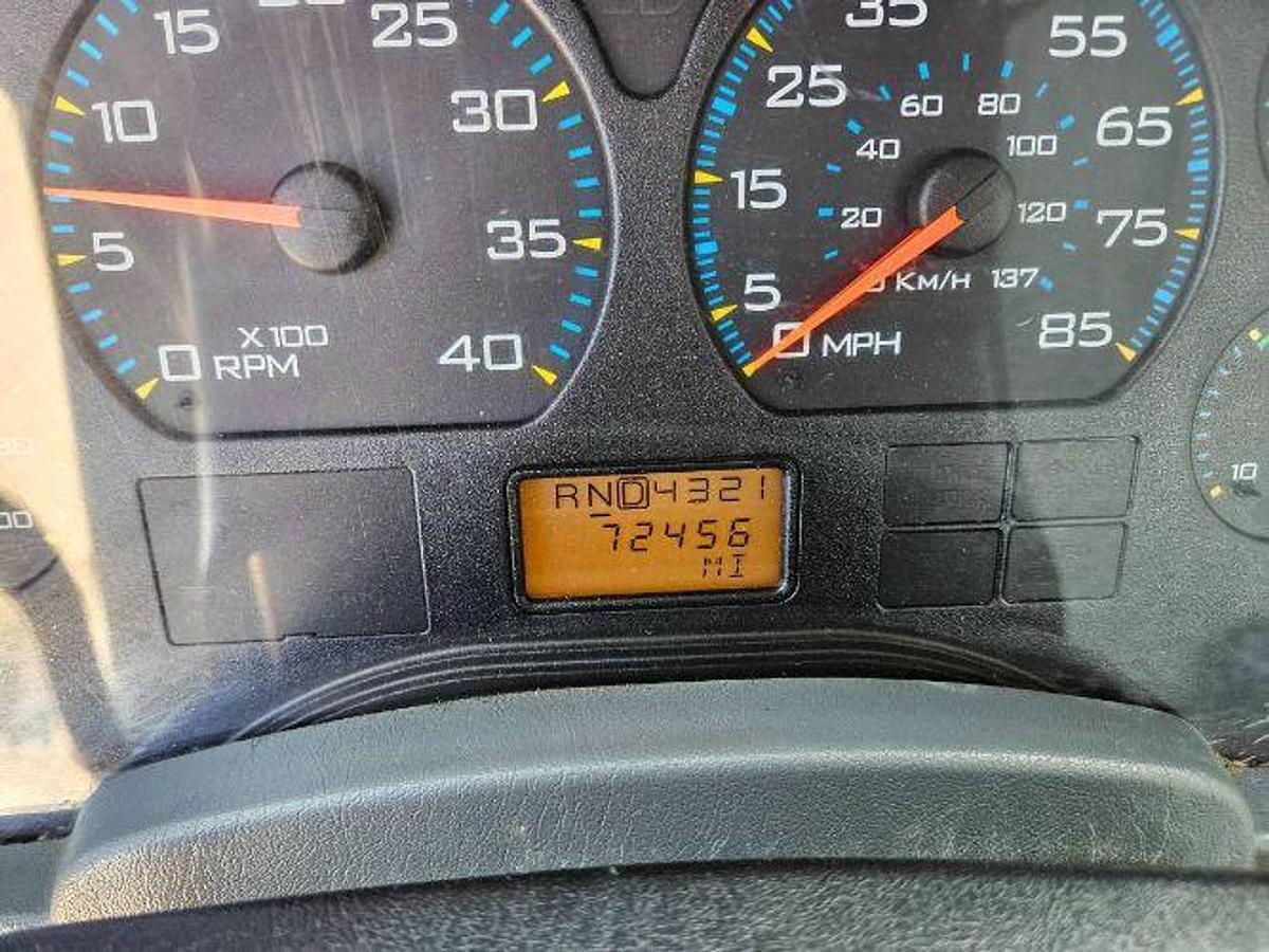 Used 2005 INTERNATIONAL 4300 DT466