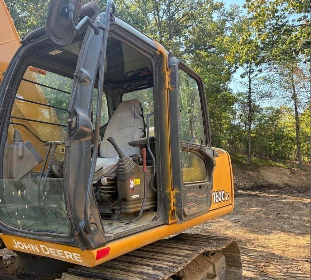 Used 2007 DEERE 160C LC