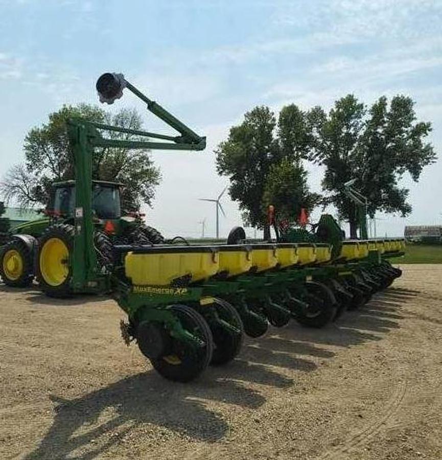 Used 2009 John Deere 1770NT Planter