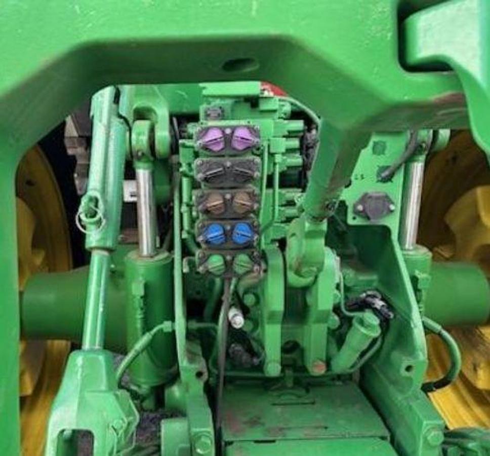 Used 2017 JOHN DEERE 8320R