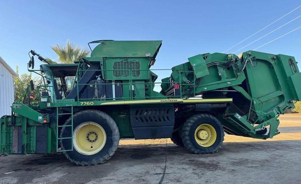 Used 2011 JOHN DEERE 7760 Harvester