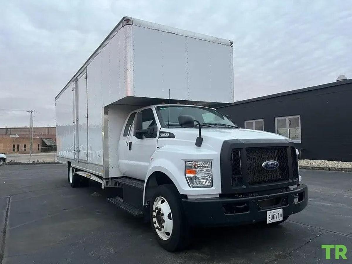 Used 2024 Ford F-650 26' Moving Van