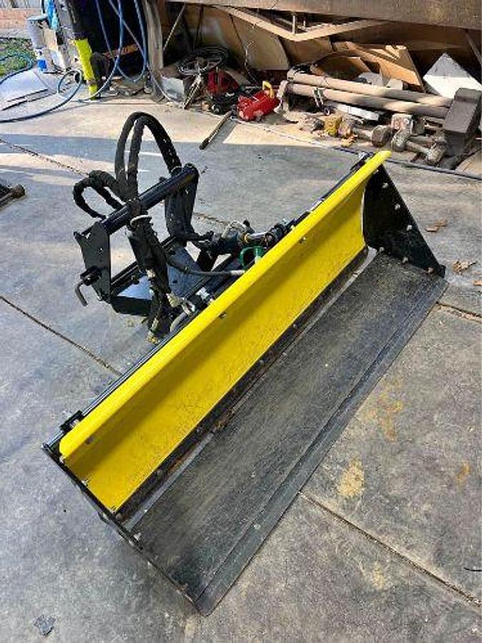 Used 2017 JOHN DEERE X738