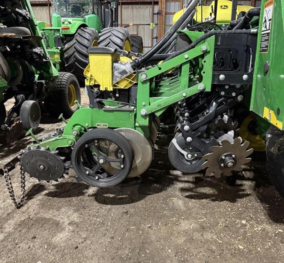 Used 2012 John Deere DB80 Planter