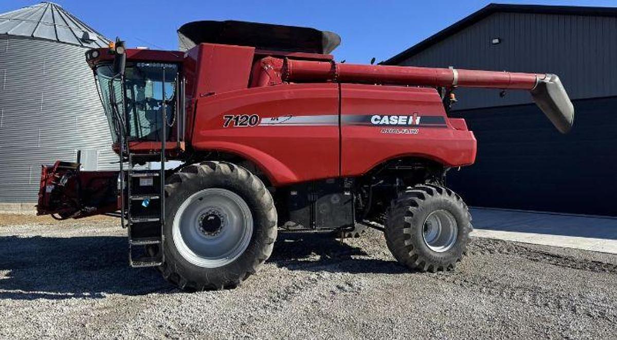 Used 2009 Case IH 7120 Combine RWA