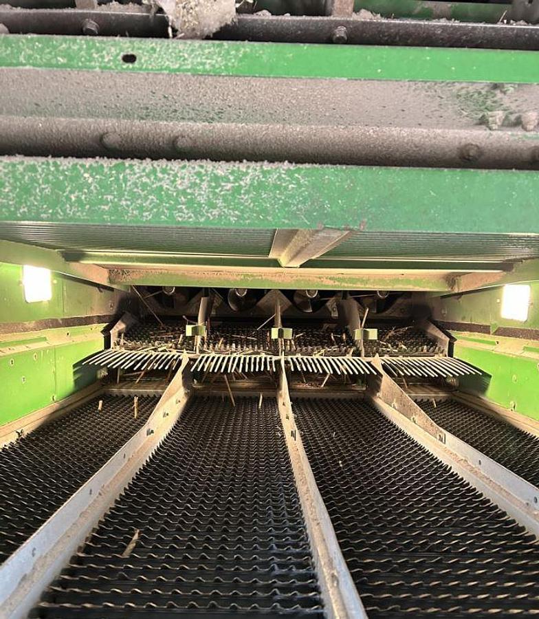 Used 2013 John Deere S670 Combine