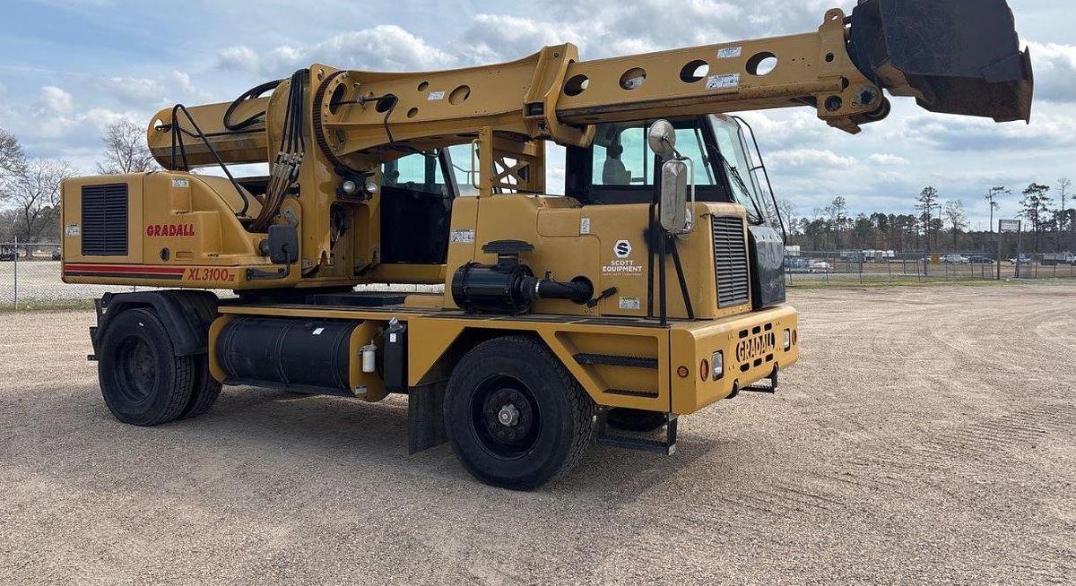 Used 2016 Gradall XL3100 LV