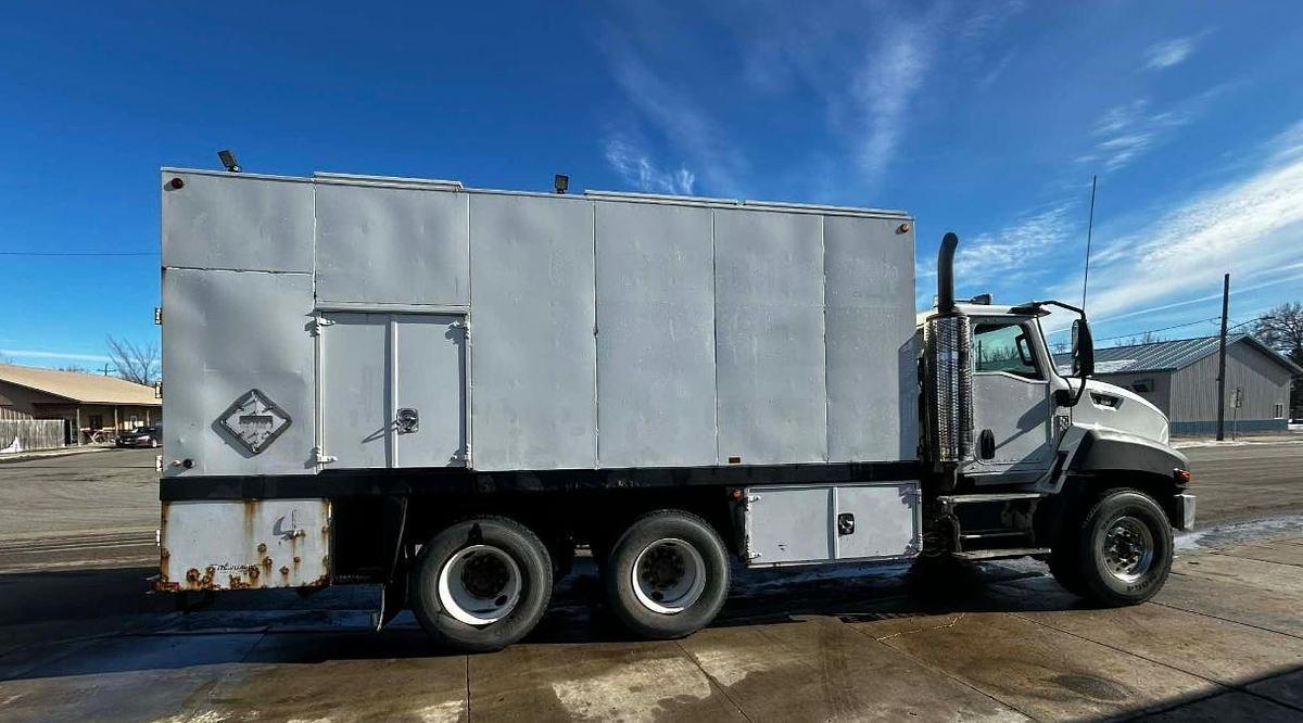 Used 2013 Caterpillar CT660