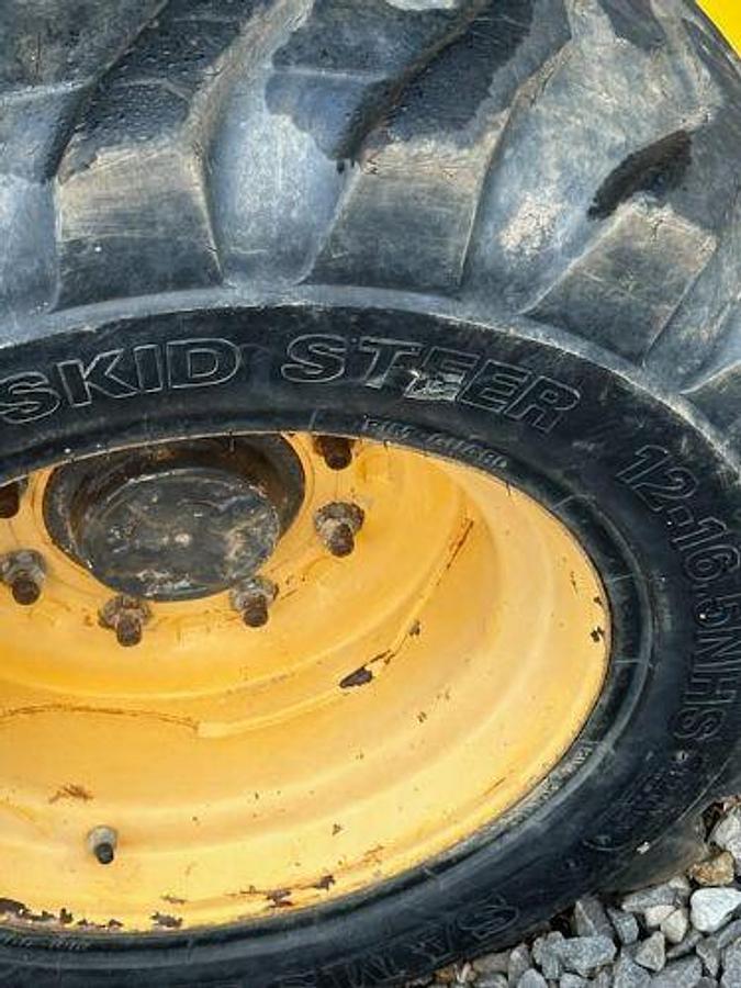 Used 2015 NEW HOLLAND L228