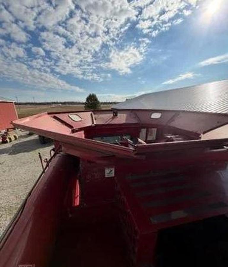 Used 2006 CASE IH 2377 Combine