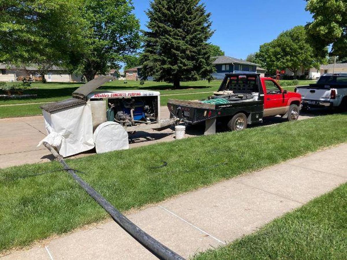 Used 1990 CUSTOM 640 Concrete Pump