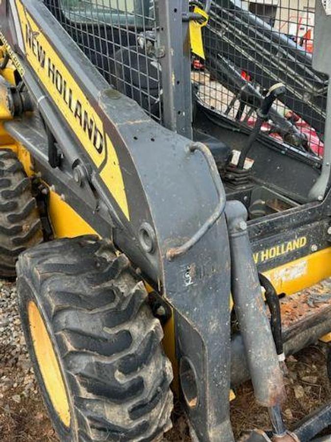 Used 2015 NEW HOLLAND L228