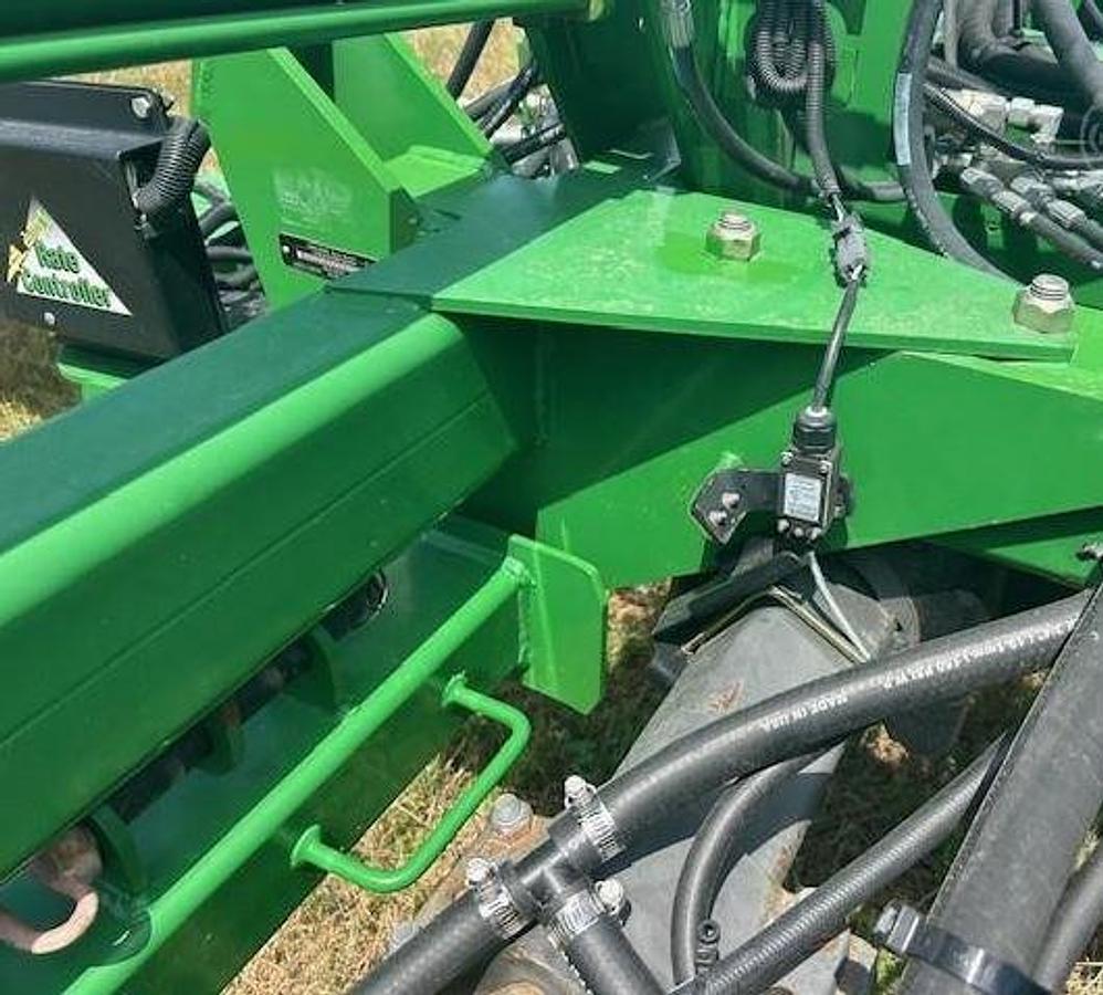 Used 2011 JOHN DEERE 2510H Fertilizer Applicator