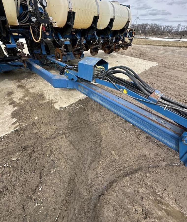 Used 1999 Kinze 2600