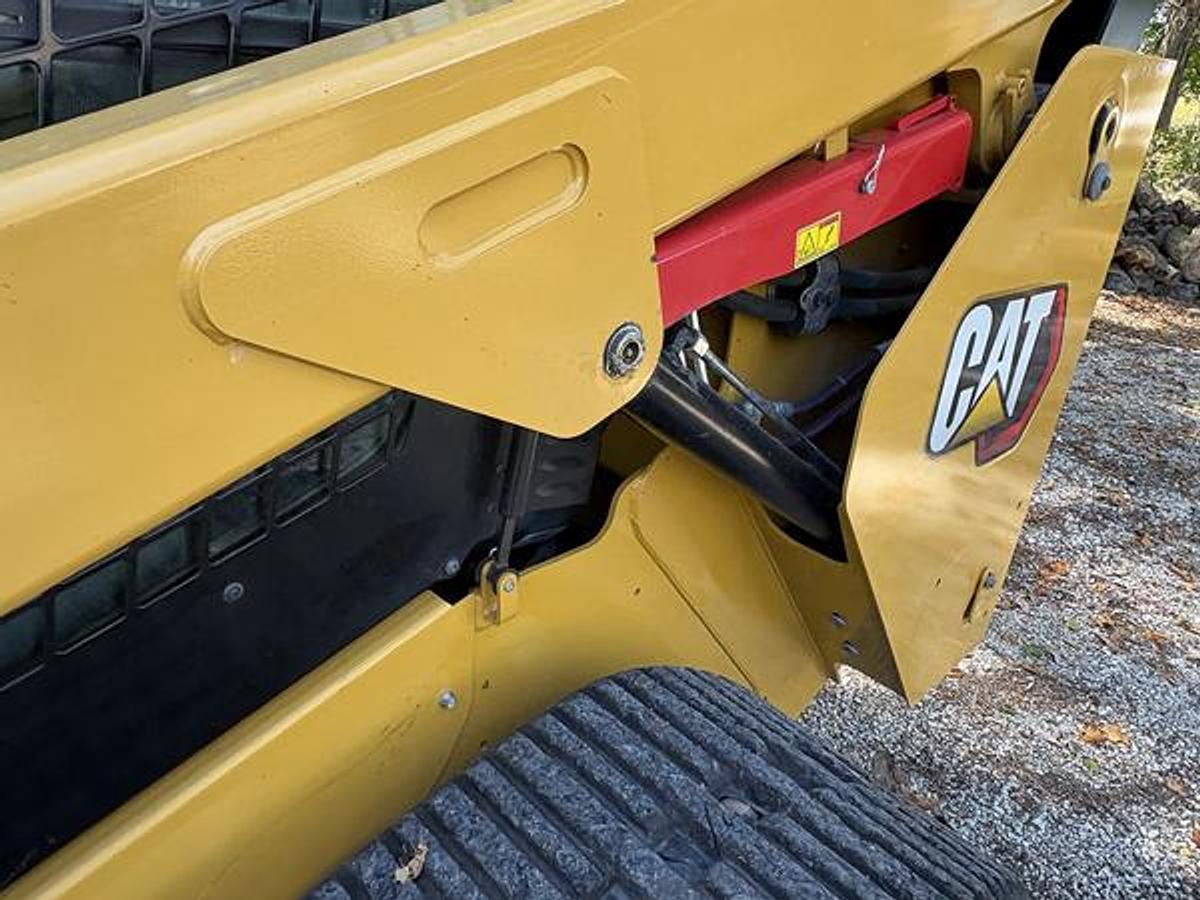 Used 2023 Caterpillar 289D3