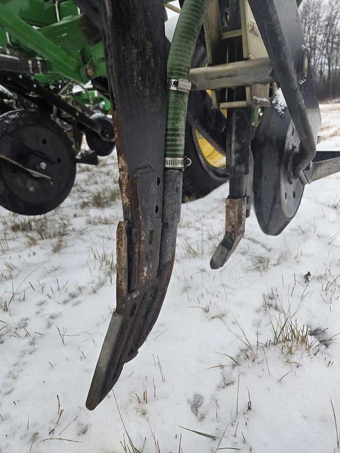 Used 2012 John Deer 1870 Air Drill W/1910 TBH Air Cart