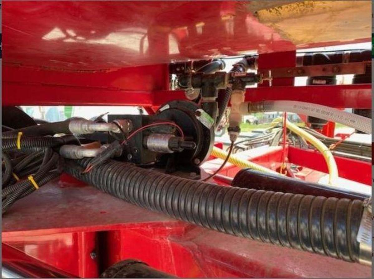 Used 2013 WHITE 8816