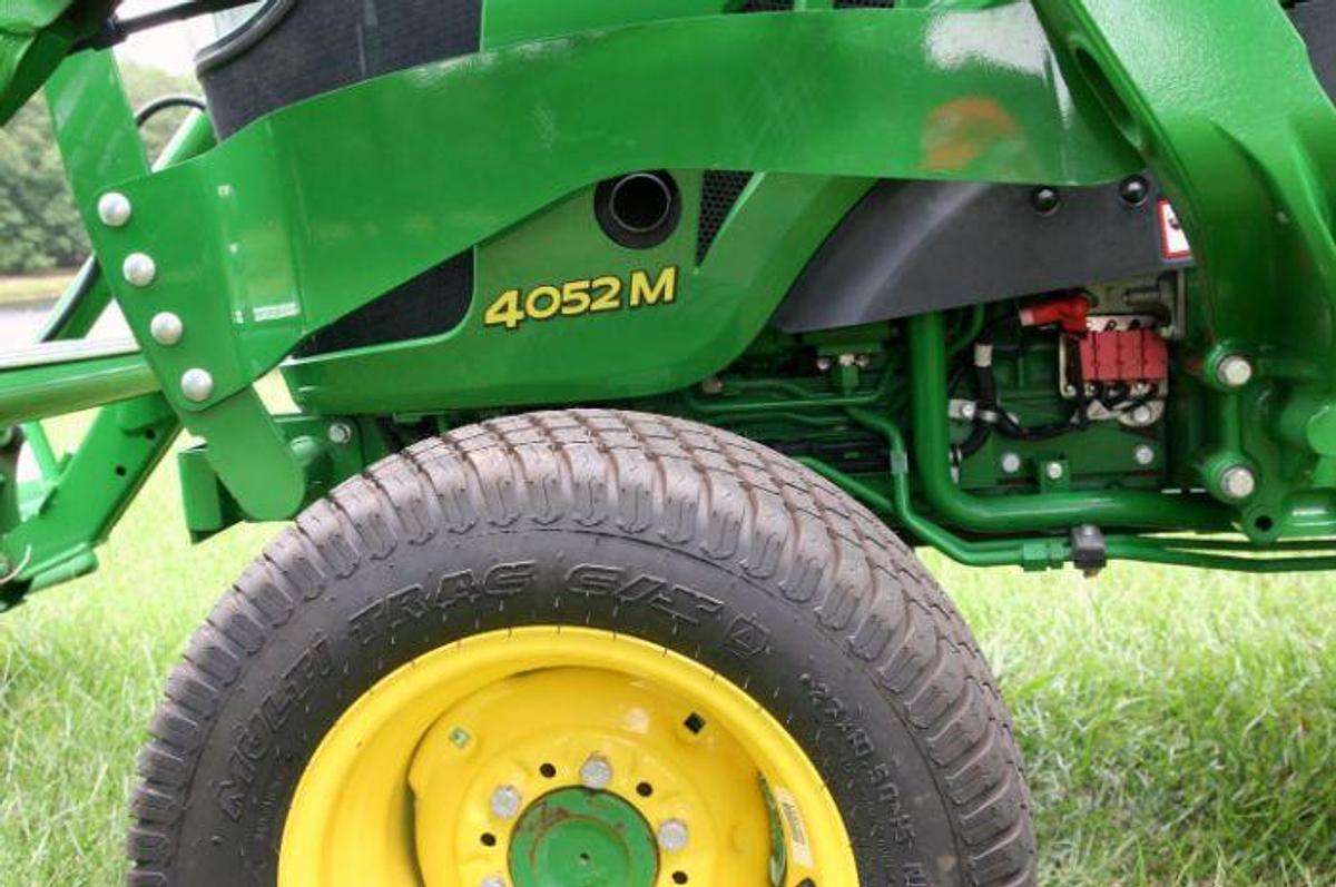 Used 2017 JOHN DEERE 4052M