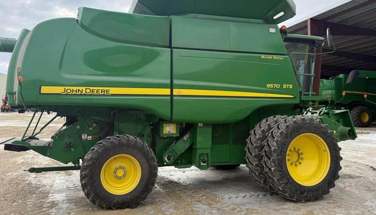 Used 2011 JOHN DEERE 9570 STS