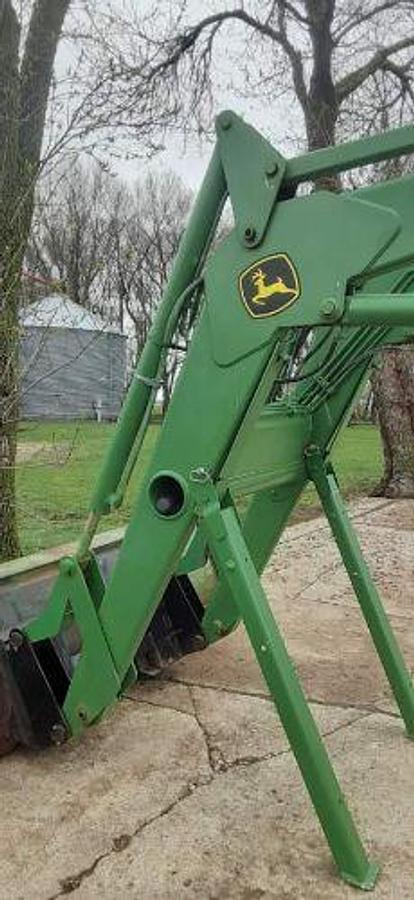 Used 1999 JOHN DEERE 740 Loader