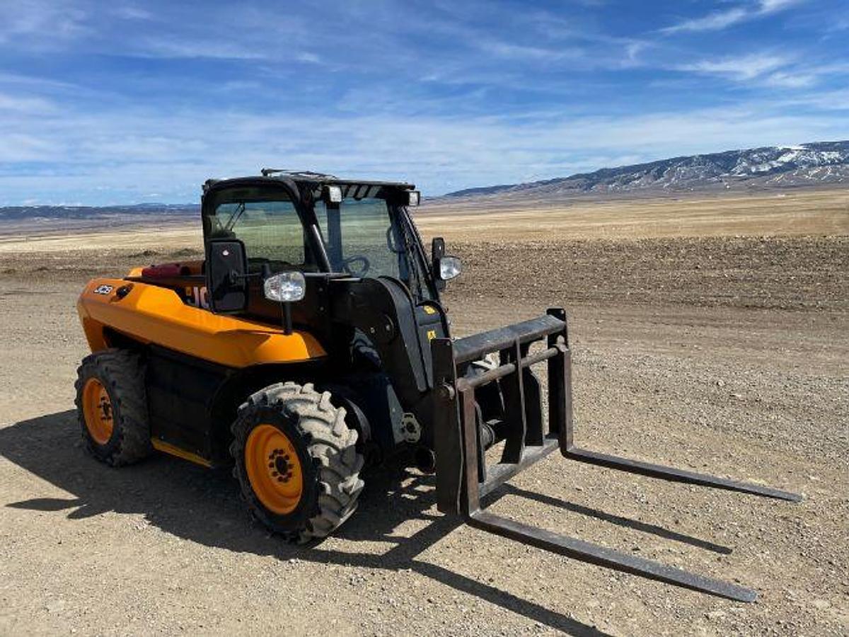 Used 2010 JCB 515-40