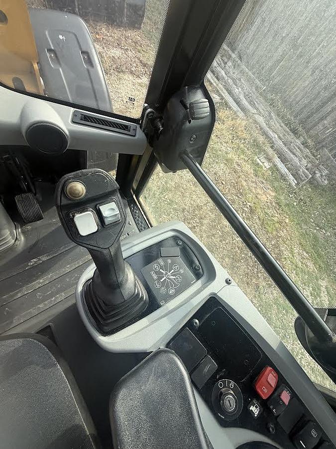 Used 2019 Caterpillar 906m