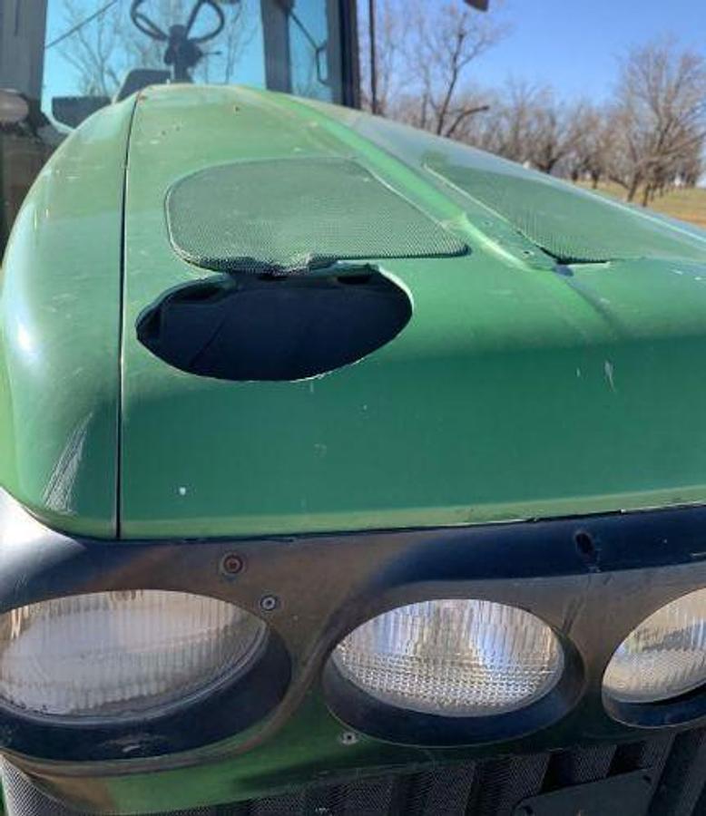 Used 2004 JOHN DEERE 8320