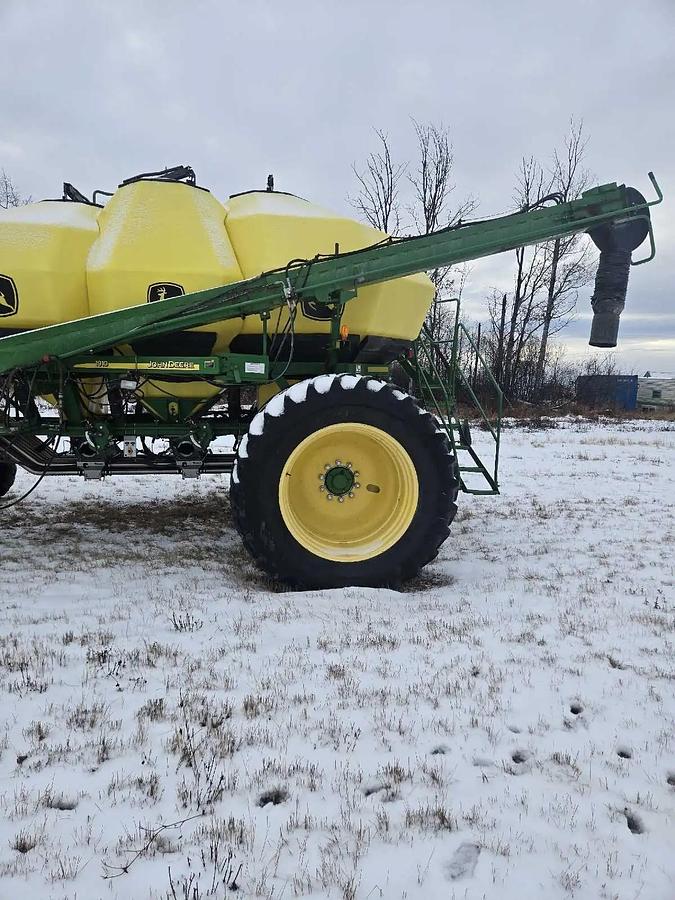 Used 2012 John Deer 1870 Air Drill W/1910 TBH Air Cart